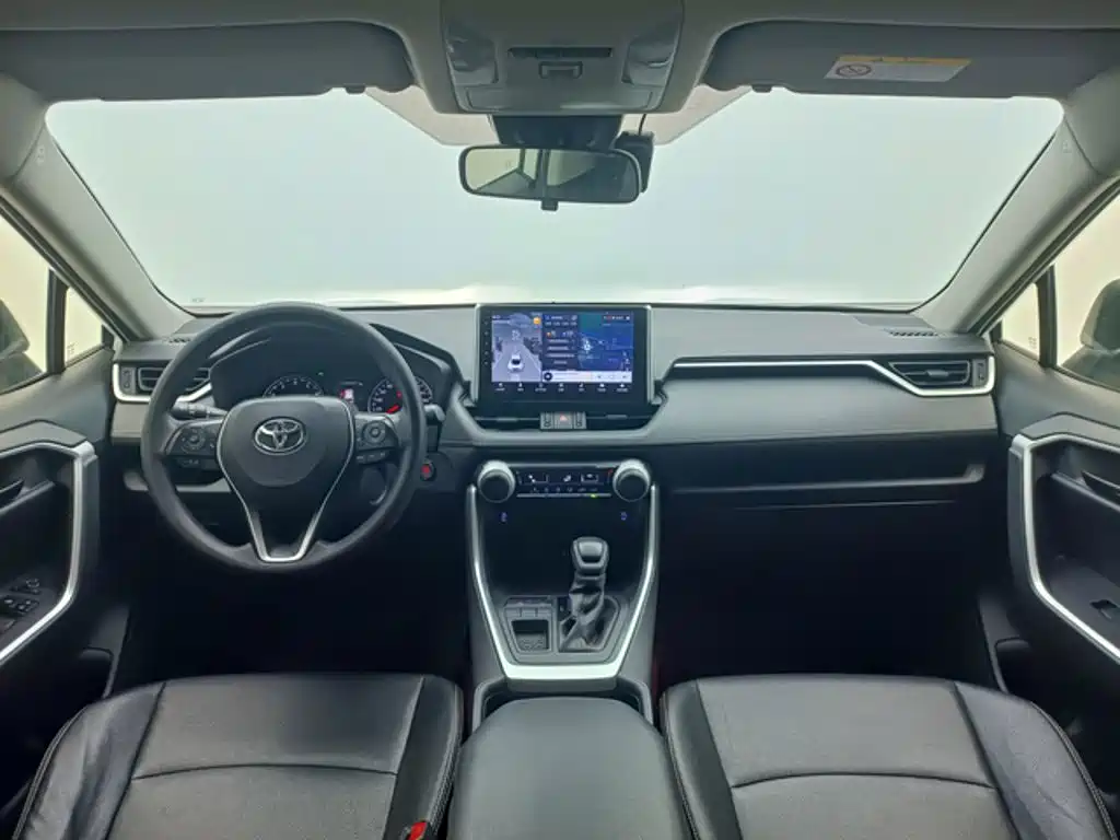 Toyota RAV4 — фото 5