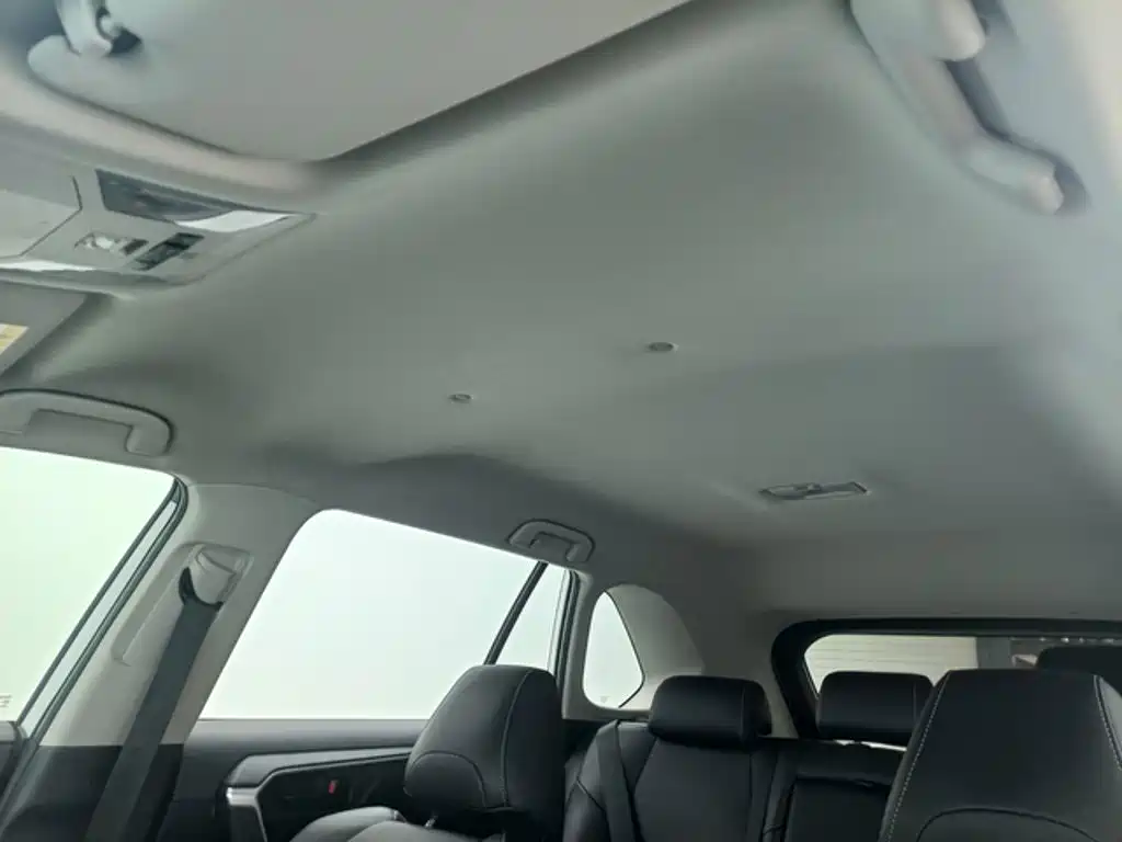 Toyota RAV4 — фото 6