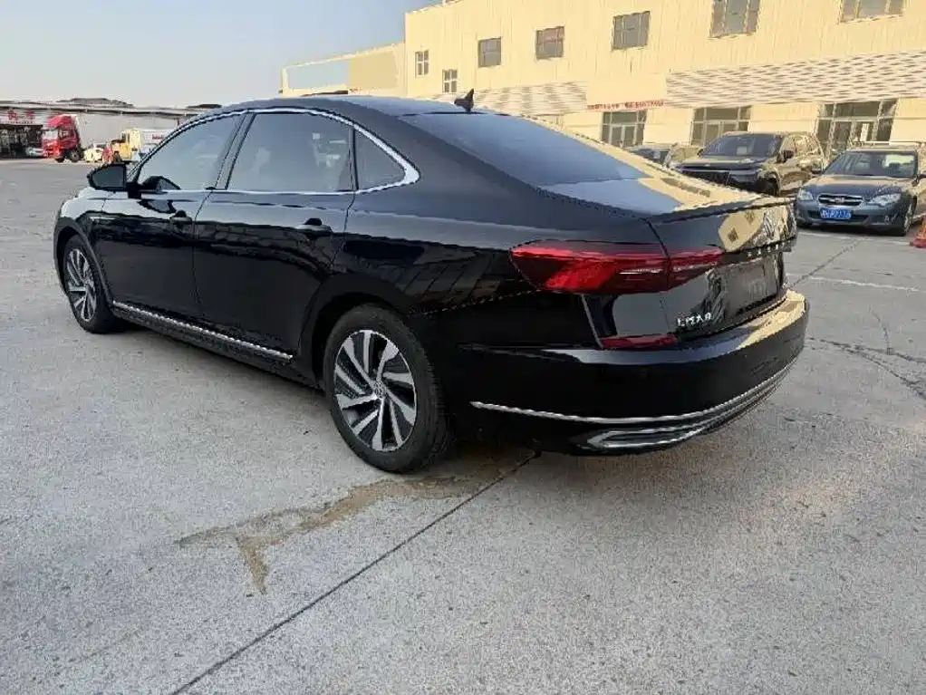 Volkswagen Passat PHEV — фото 3