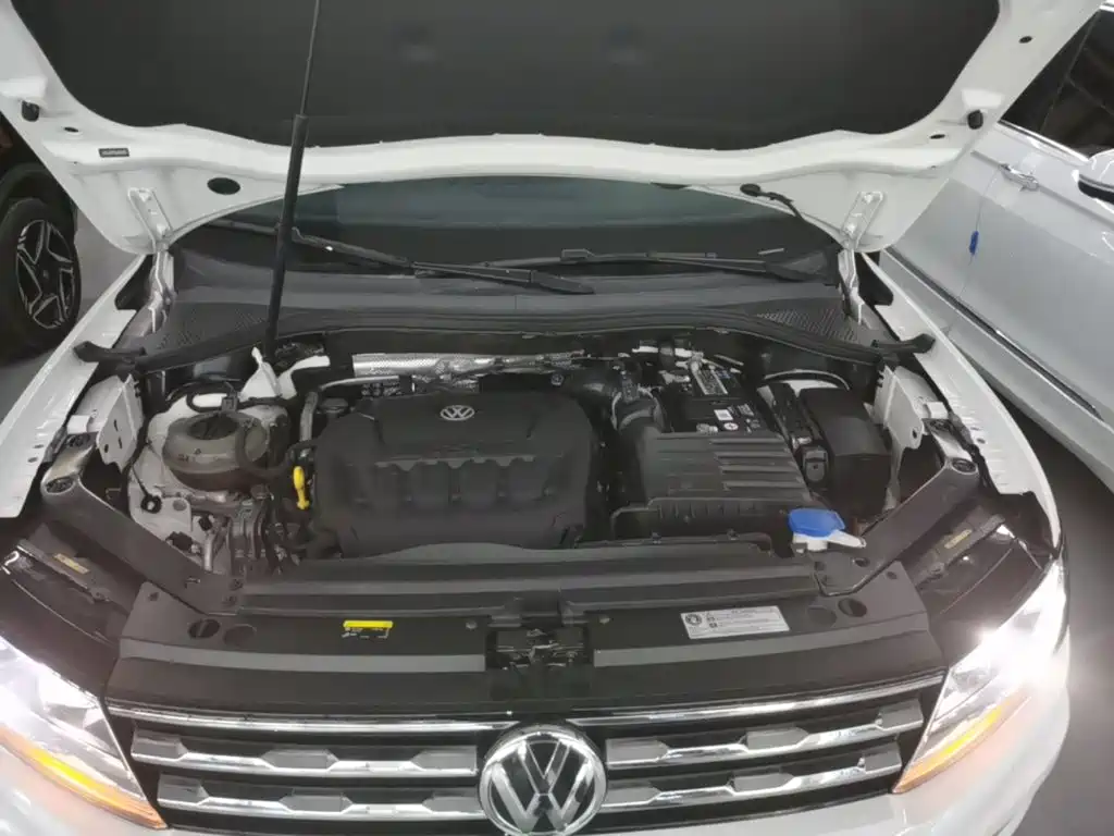 Volkswagen Tiguan L — фото 20