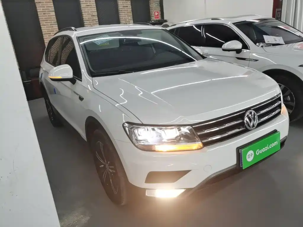 Volkswagen Tiguan L — фото 4