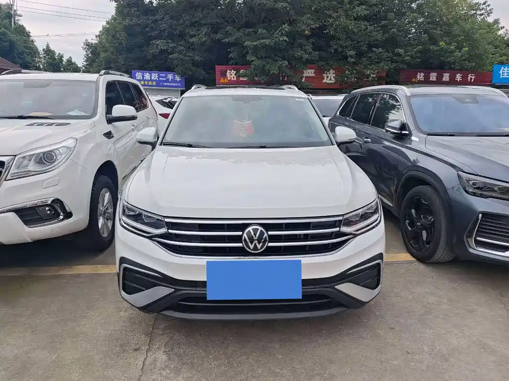 Volkswagen Tiguan L — фото 2