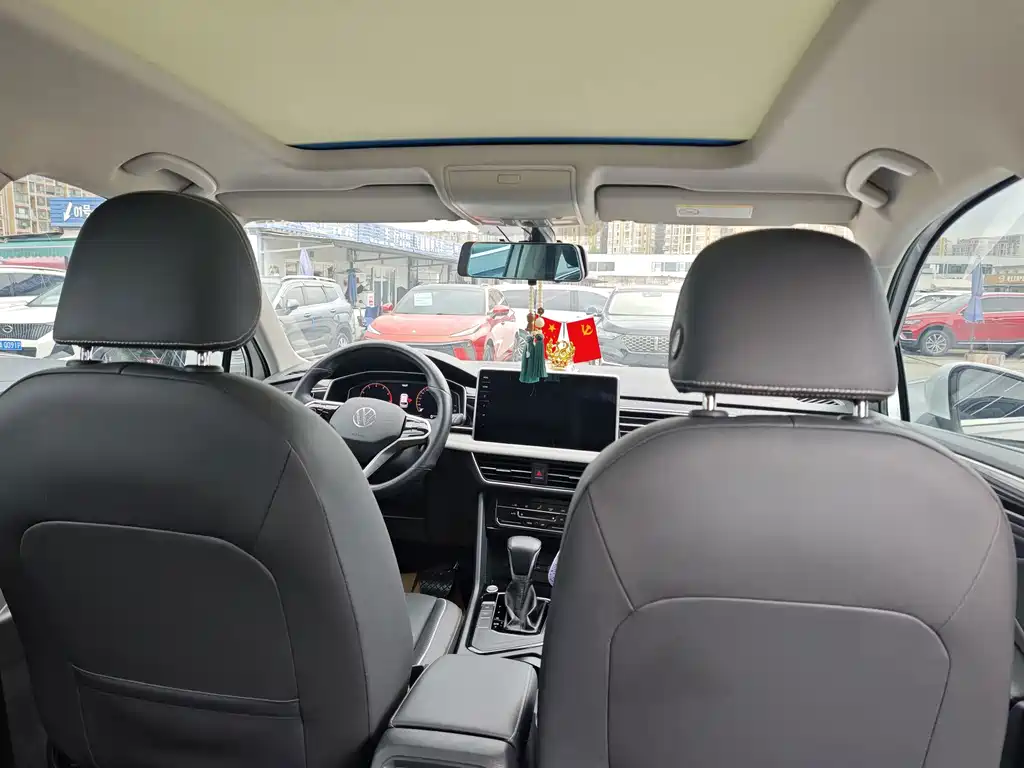 Volkswagen Tiguan L — фото 9