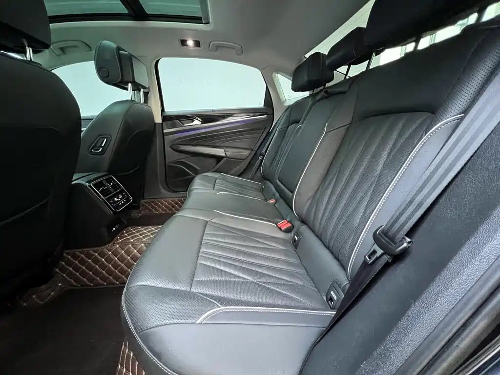 Volkswagen Passat — фото 20