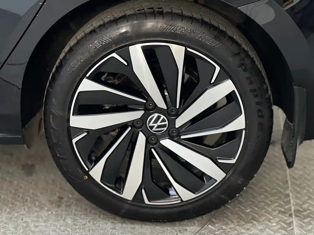 Volkswagen Passat — фото 22