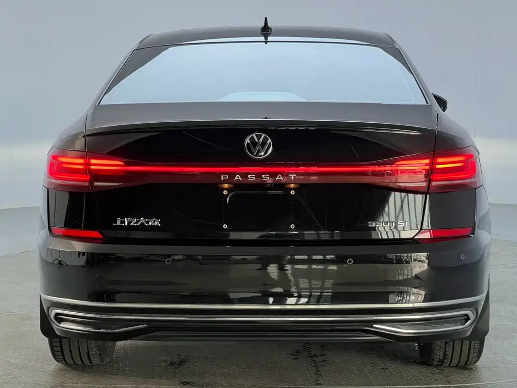 Volkswagen Passat — фото 23