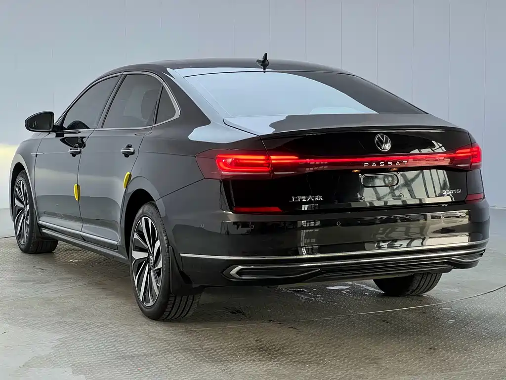 Volkswagen Passat — фото 25