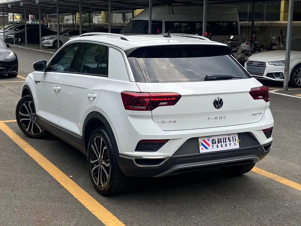 Volkswagen T-Roc — фото 6