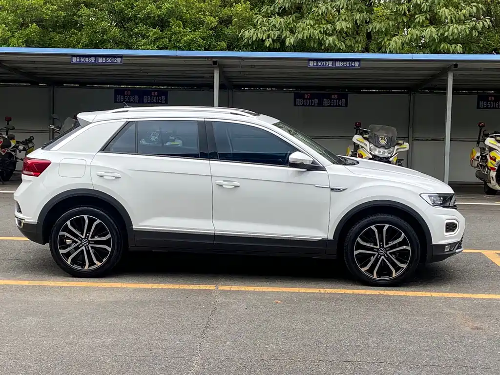 Volkswagen T-Roc — фото 7