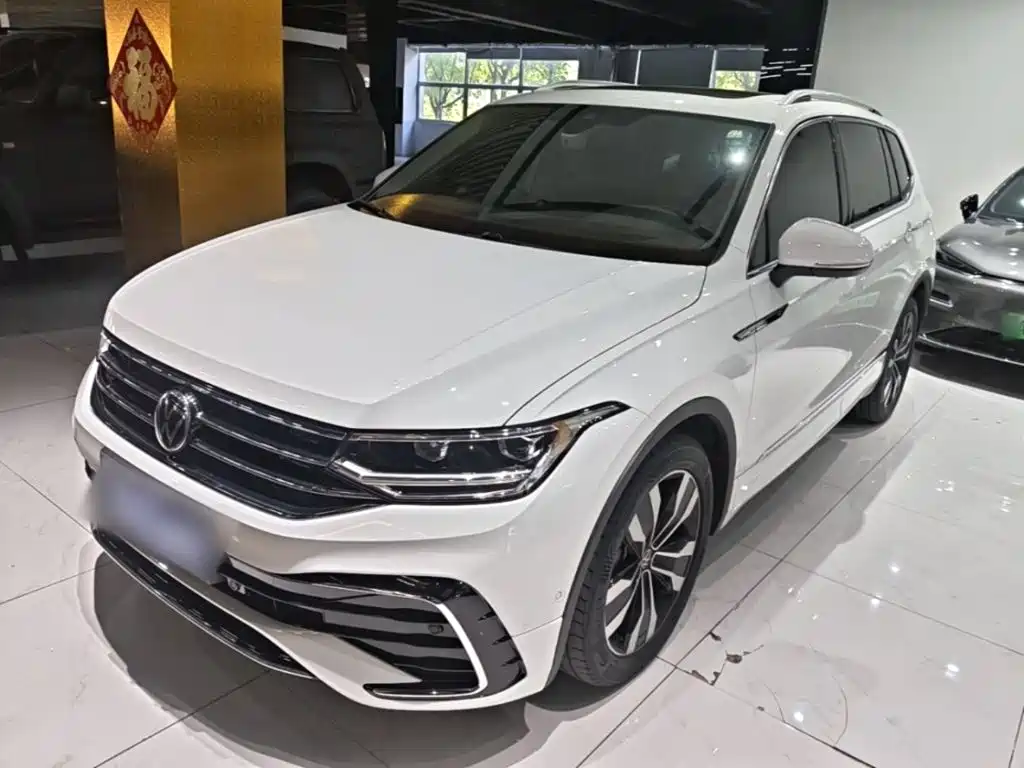 Volkswagen Tiguan L — фото 2