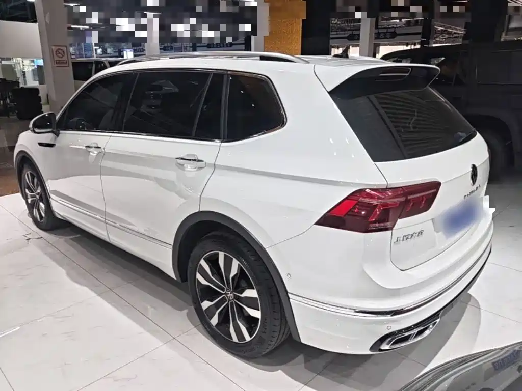 Volkswagen Tiguan L — фото 5