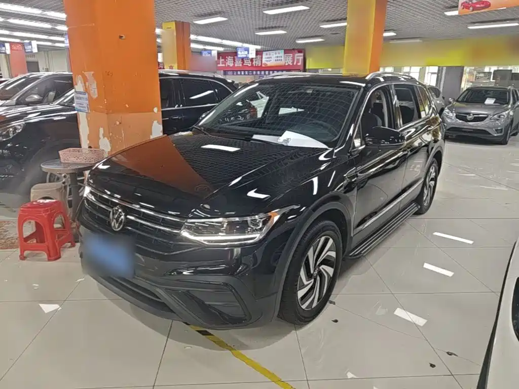 Volkswagen Tiguan L — фото 2