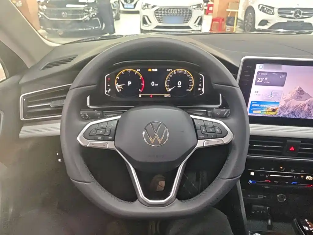 Volkswagen Tiguan L — фото 11
