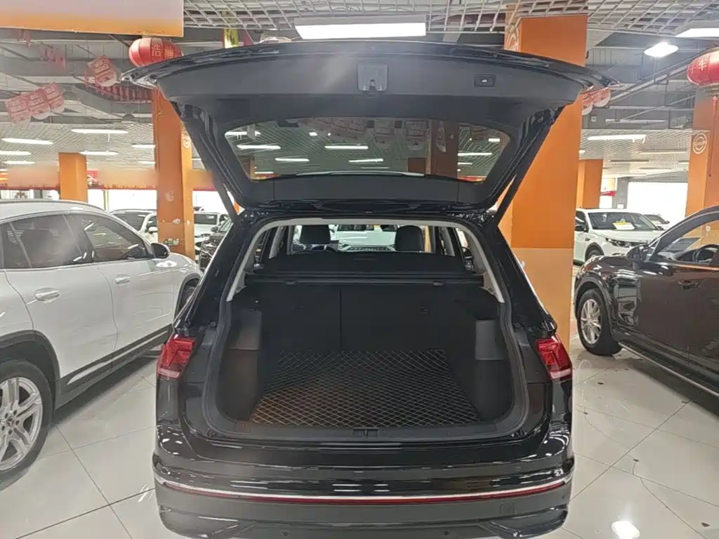 Volkswagen Tiguan L — фото 19