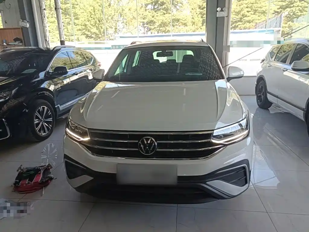 Volkswagen Tiguan L — фото 3