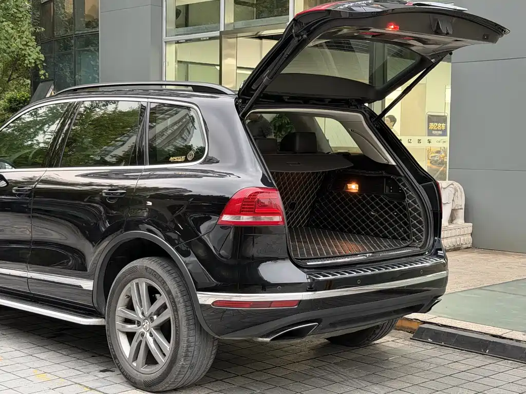 Volkswagen Touareg — фото 8