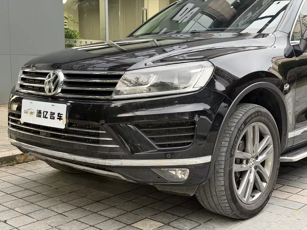 Volkswagen Touareg — фото 9