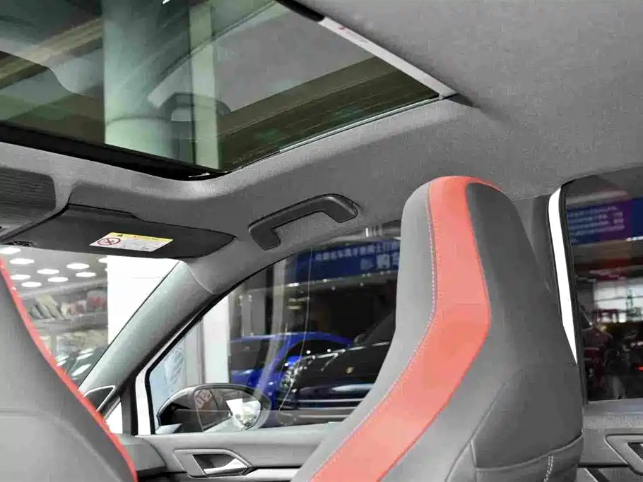 Volkswagen Golf GTI — фото 13