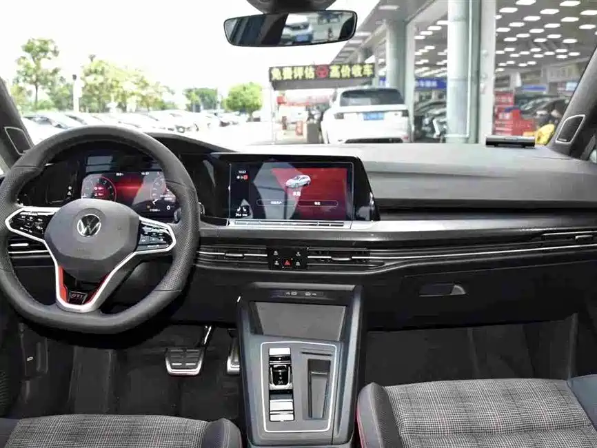 Volkswagen Golf GTI — фото 14