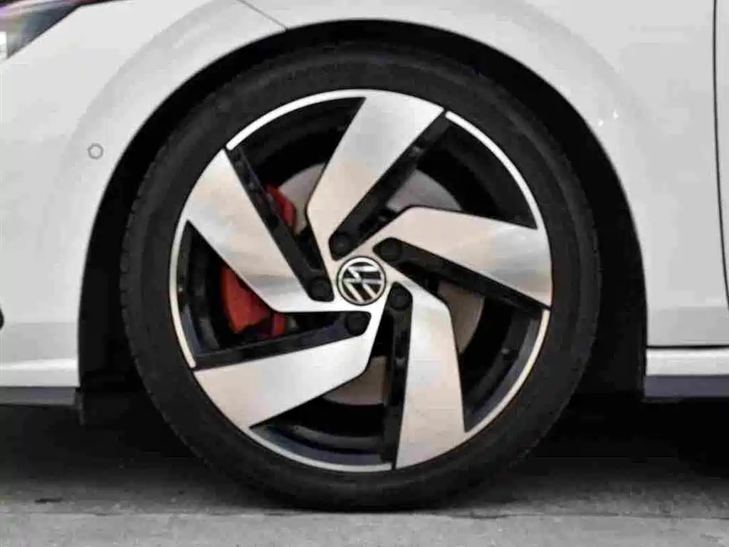 Volkswagen Golf GTI — фото 18