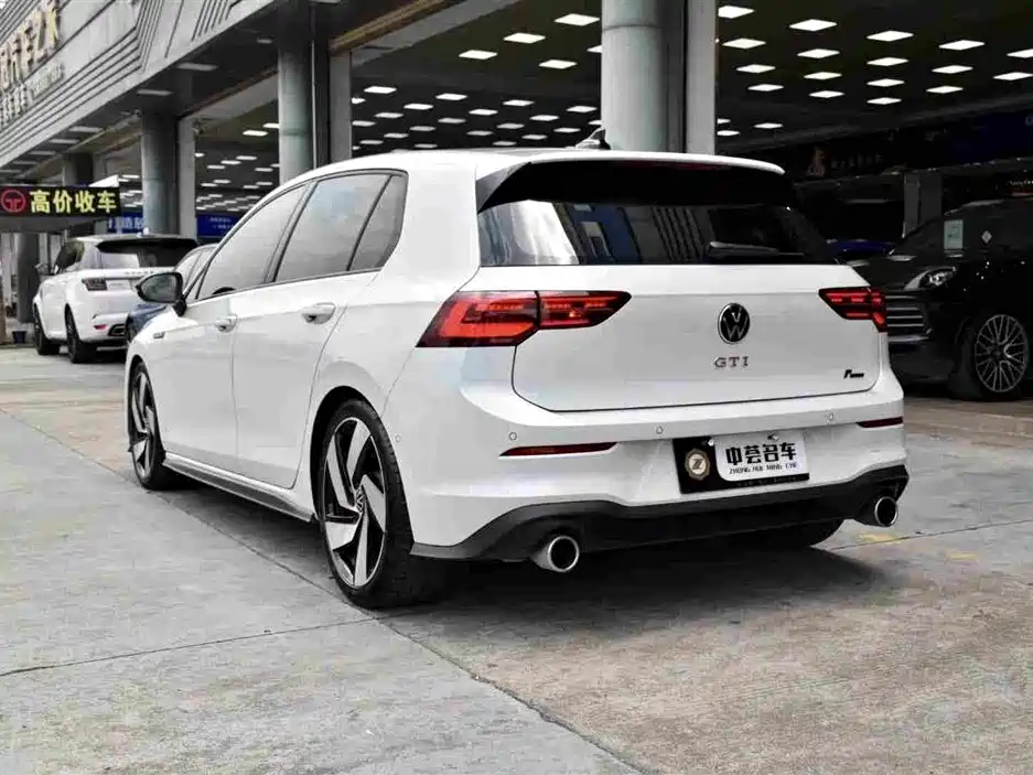 Volkswagen Golf GTI — фото 6