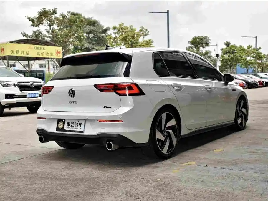 Volkswagen Golf GTI — фото 7