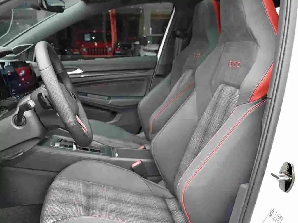 Volkswagen Golf GTI — фото 10