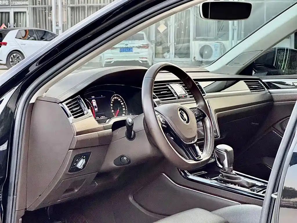 Volkswagen Phideon — фото 5