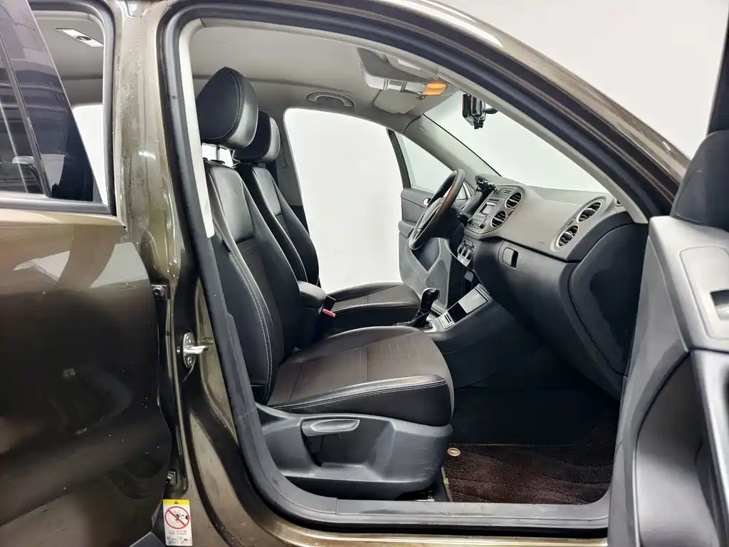 Volkswagen Tiguan — фото 13