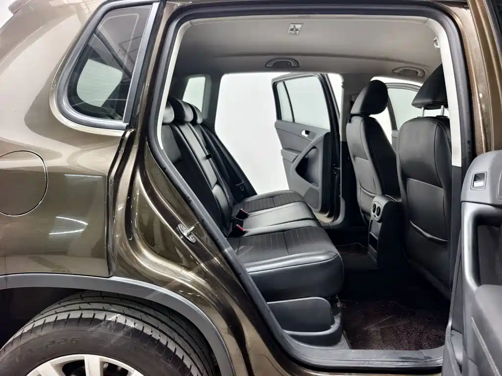 Volkswagen Tiguan — фото 15