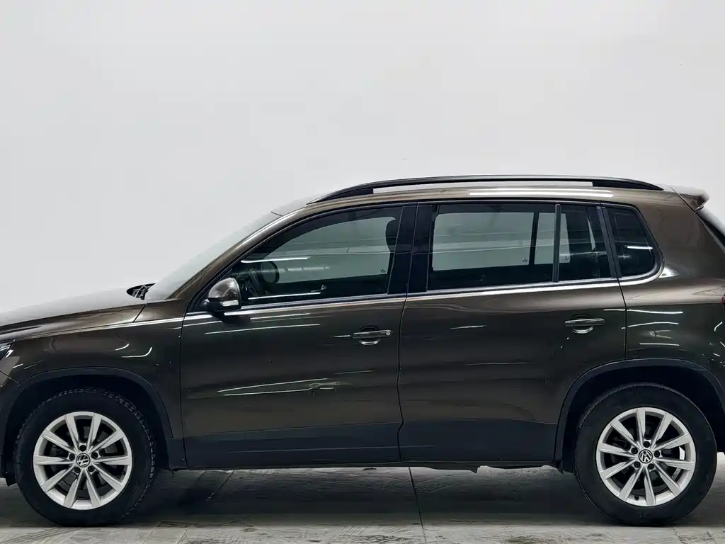 Volkswagen Tiguan — фото 7