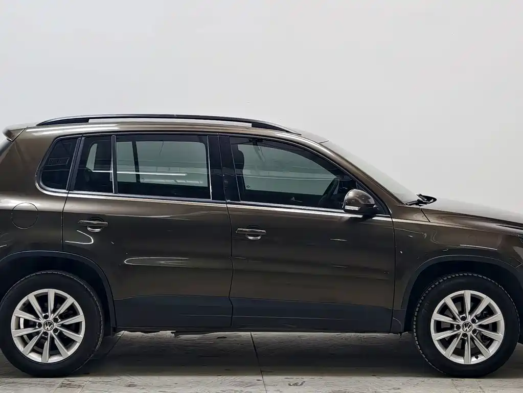 Volkswagen Tiguan — фото 8