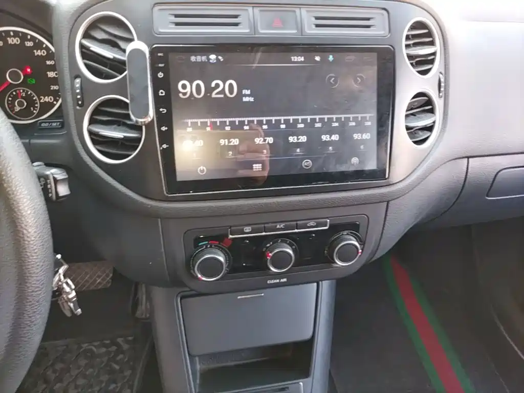Volkswagen Tiguan — фото 13