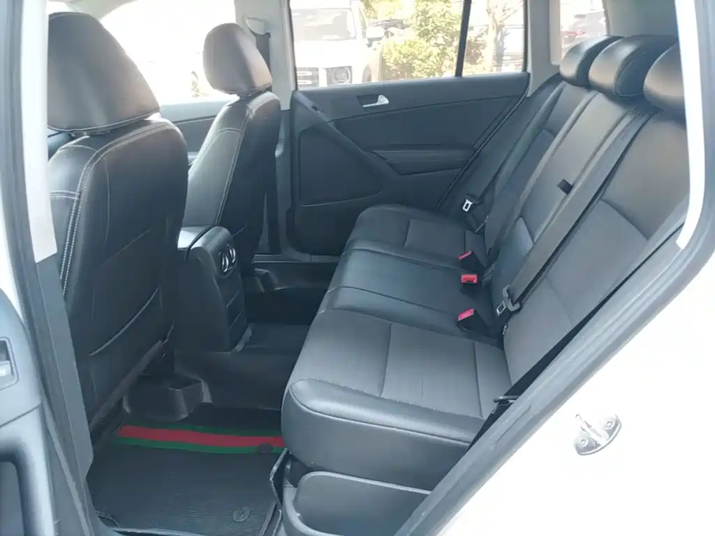 Volkswagen Tiguan — фото 17