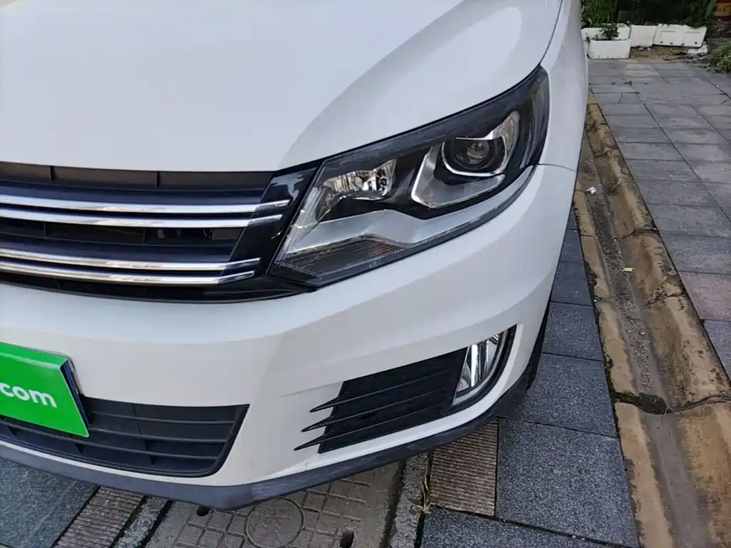 Volkswagen Tiguan — фото 24