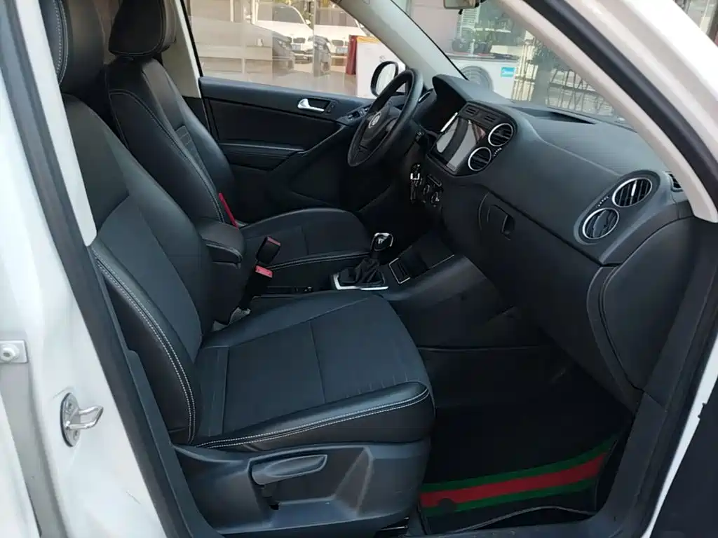 Volkswagen Tiguan — фото 25