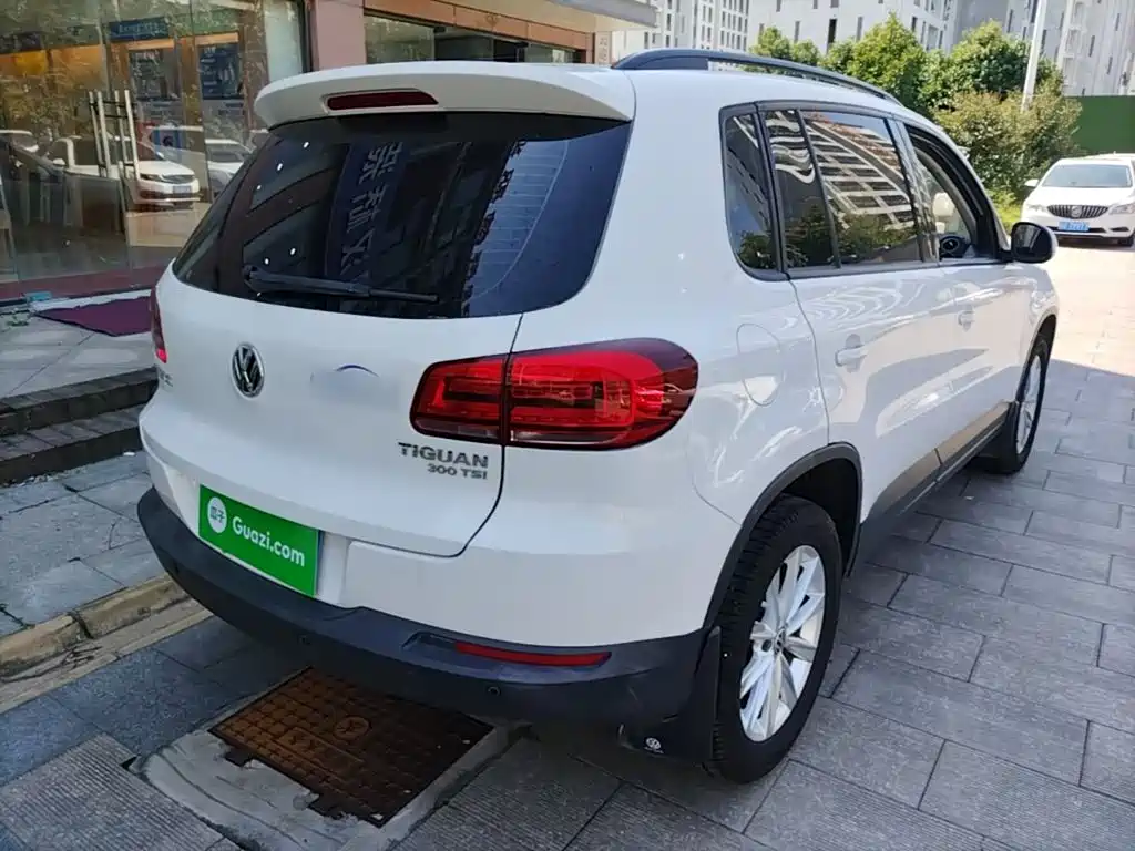 Volkswagen Tiguan — фото 7
