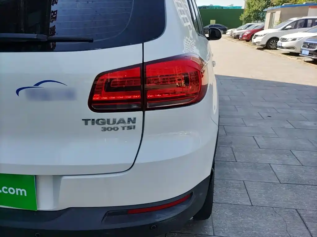 Volkswagen Tiguan — фото 8