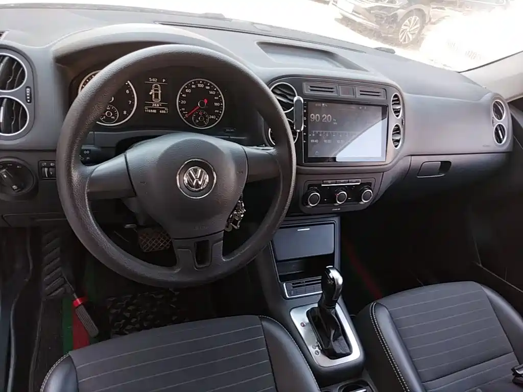 Volkswagen Tiguan — фото 10