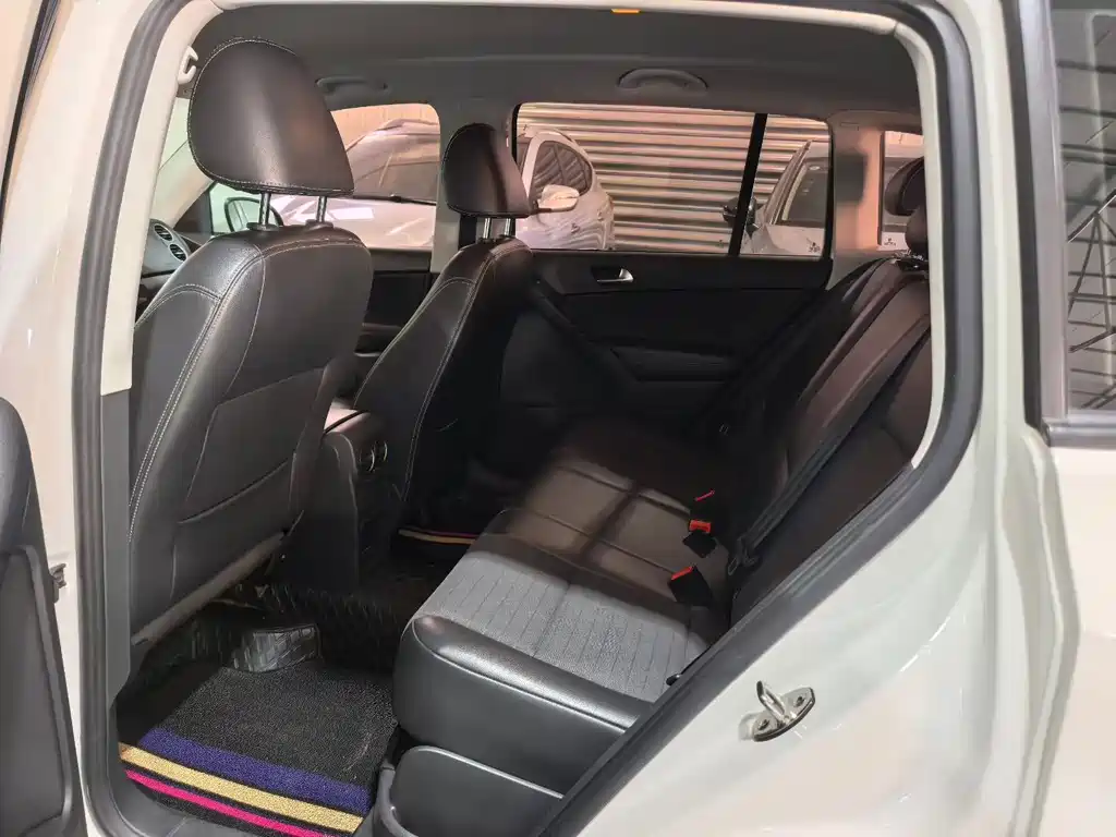 Volkswagen Tiguan — фото 4