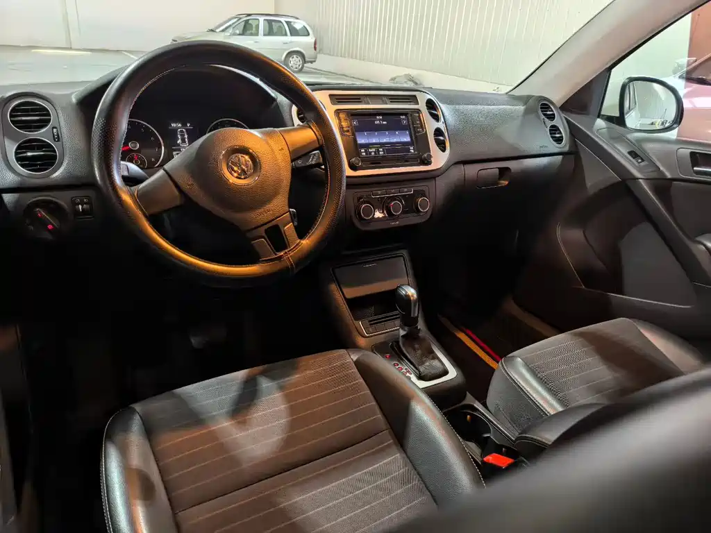 Volkswagen Tiguan — фото 5