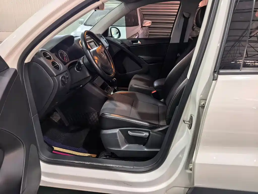 Volkswagen Tiguan — фото 6
