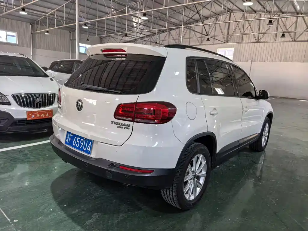 Volkswagen Tiguan — фото 7