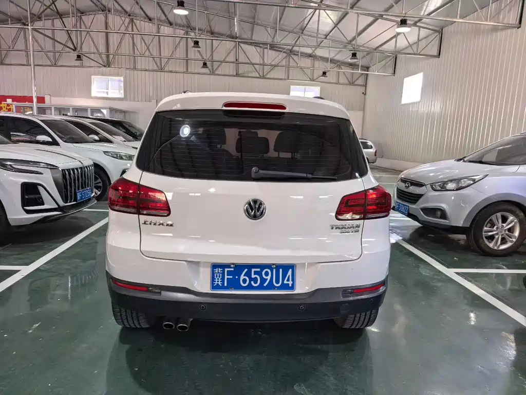 Volkswagen Tiguan — фото 8