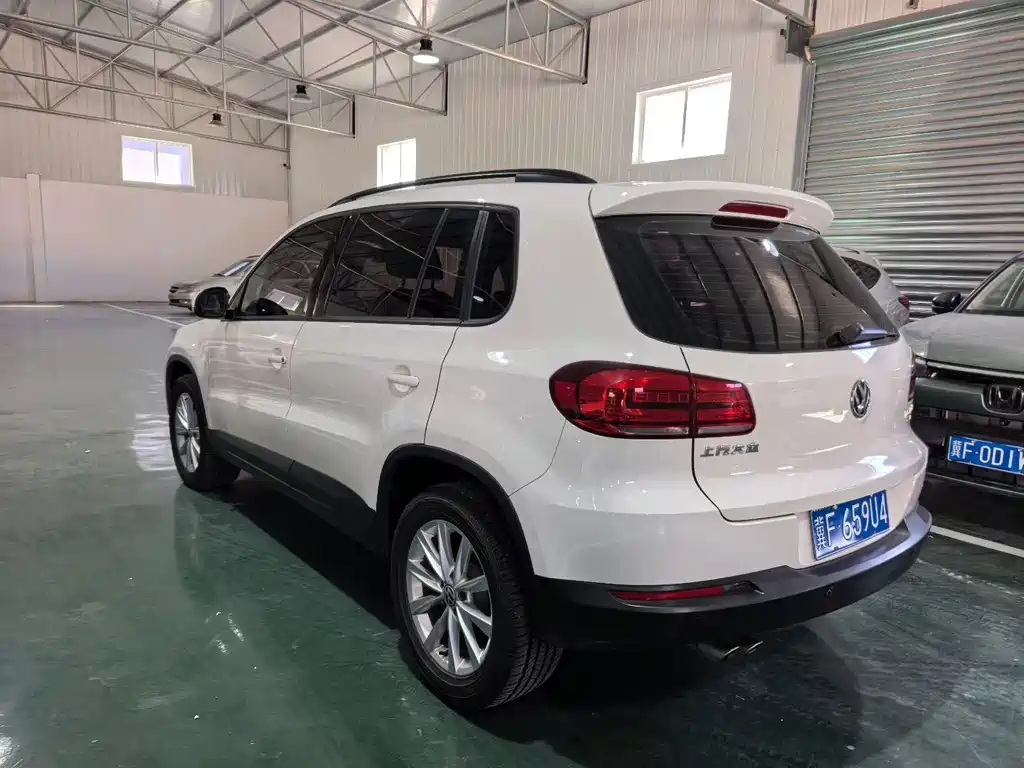 Volkswagen Tiguan — фото 9