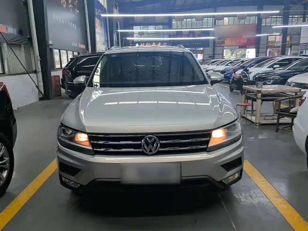 Volkswagen Tiguan L — фото 3