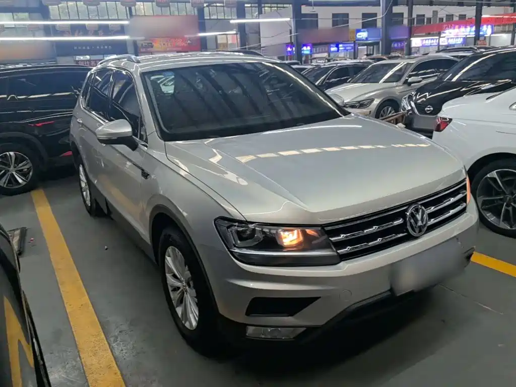 Volkswagen Tiguan L — фото 4