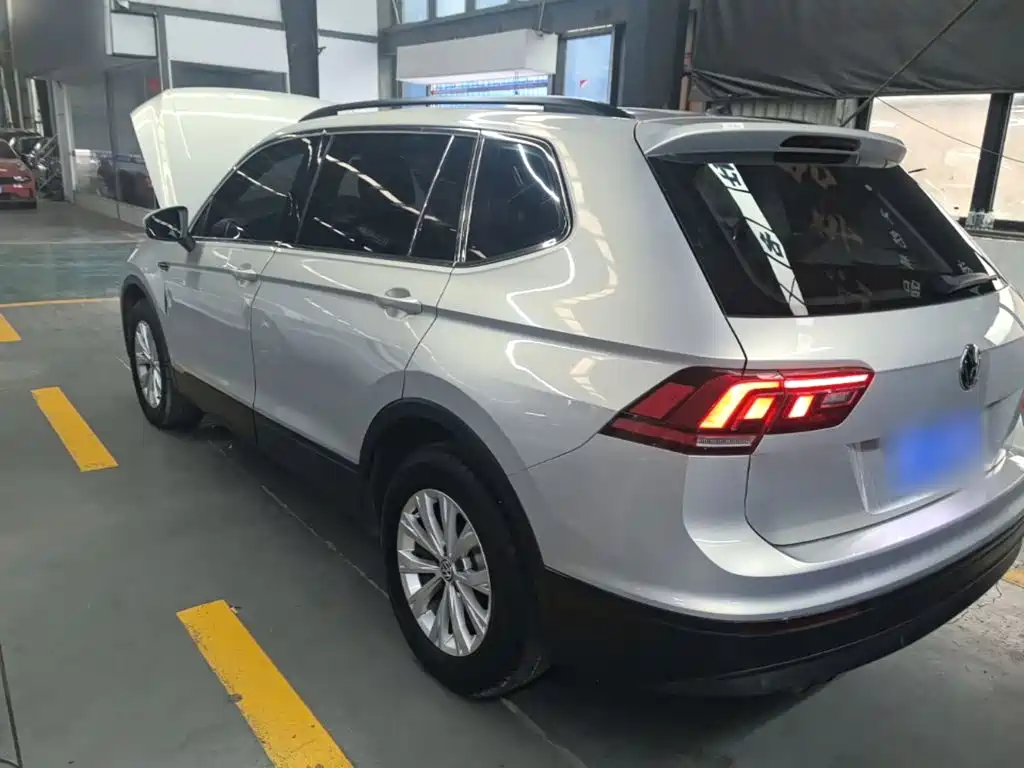Volkswagen Tiguan L — фото 5