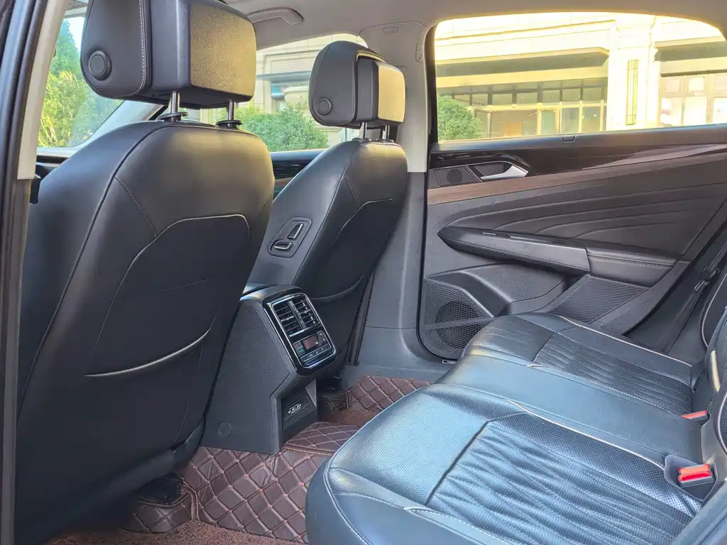Volkswagen Passat — фото 8