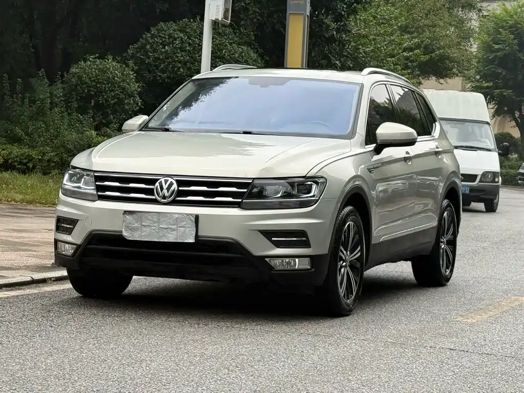 Volkswagen Tiguan L — фото 3